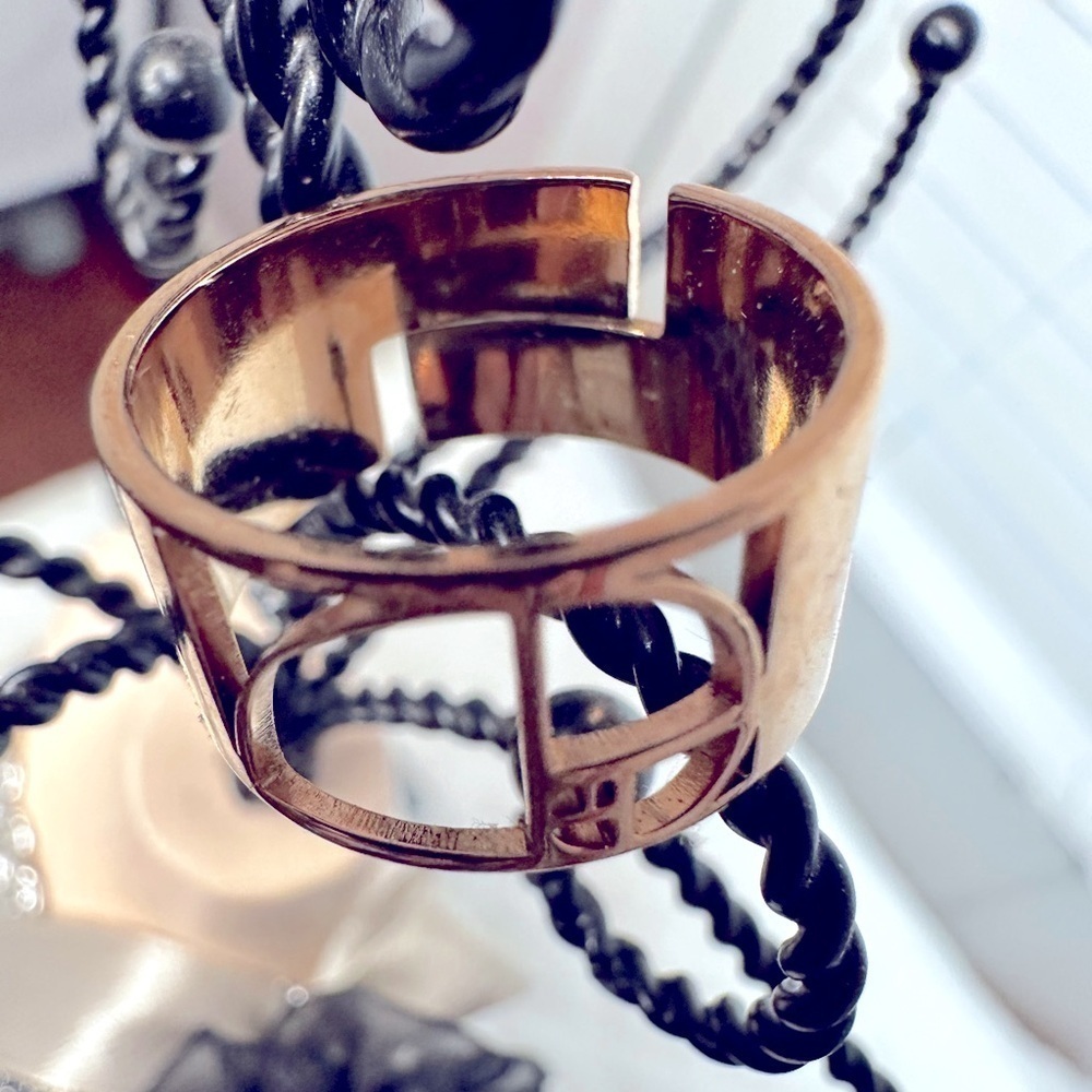 Womens Gold Tone Statement Chunky Finger Ring Band Ring Size 7 Adjustable Boho